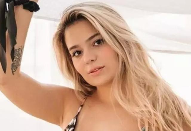 viih tube posa para foto
