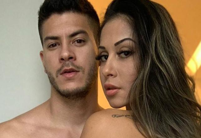 Arthur Aguiar e Maíra Cardi com a filha