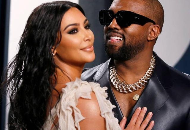 Kanye West e Kim Kardashian em tapete vermelho de premiação