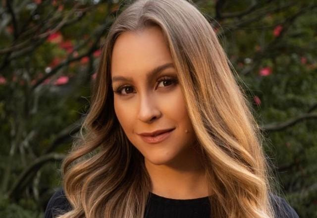 Carla diaz ostenta corpão