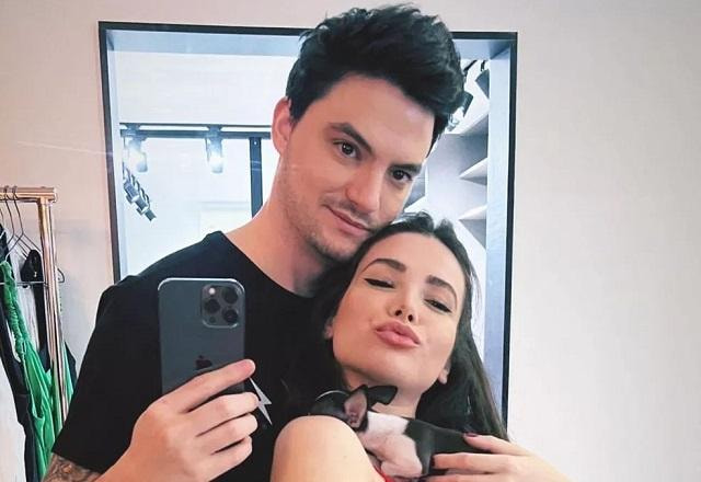 Felipe Neto e Bruna Gomes
