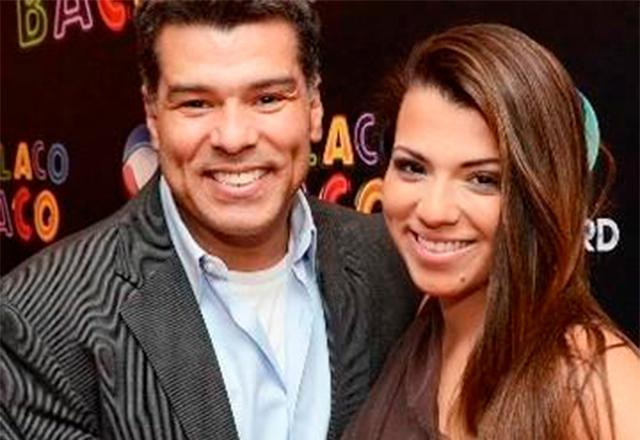 Petra e Mauricio Mattar abraçados