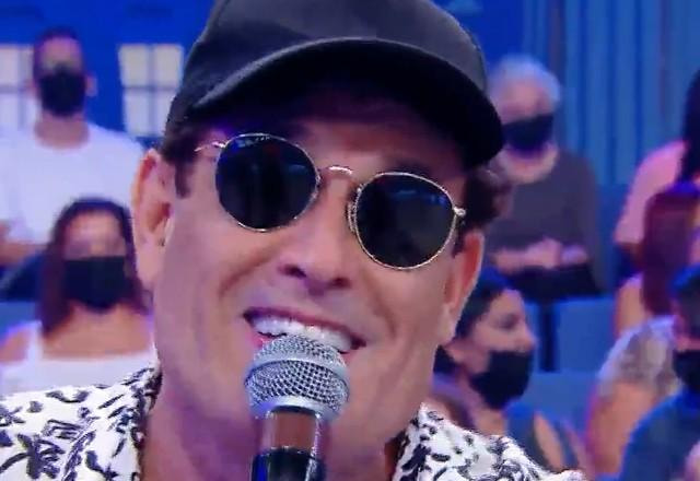 Sérgio Mallandro no palco do Programa do Ratinho.