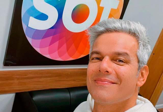 Otaviano Costa no camarim do SBT