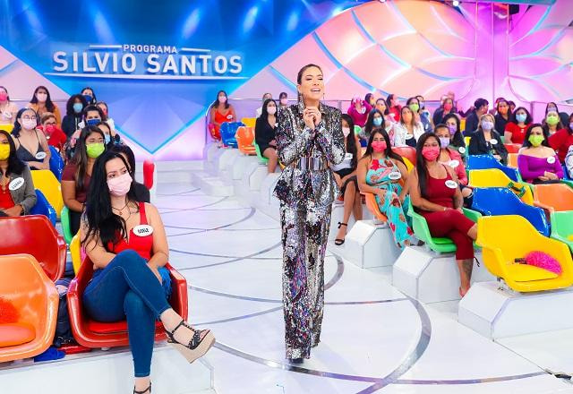 Patricia Abravanel com a plateia do Programa Silvio Santos