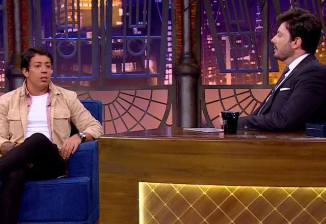 Renato Albani e Danilo Gentili durante entrevista no palco do The Noite.