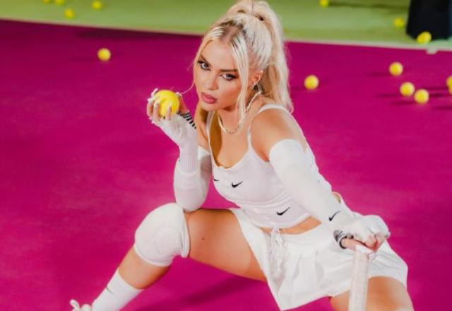 Luísa Sonza em set de videoclipe