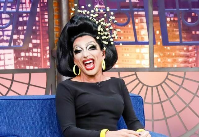 Bianca Del Rio durante entrevista para o The Noite.