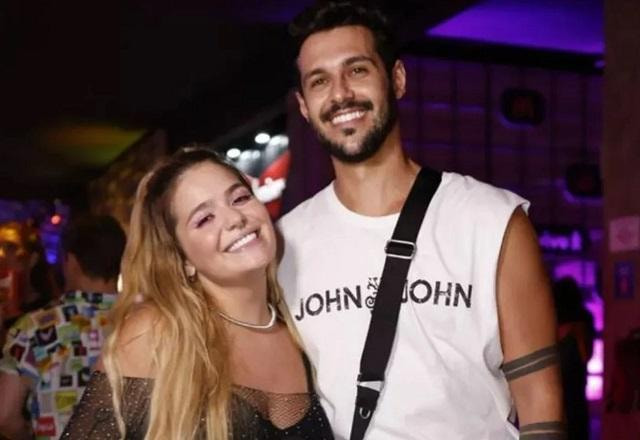 Viih Tube e Rodrigo Mussi posam para foto