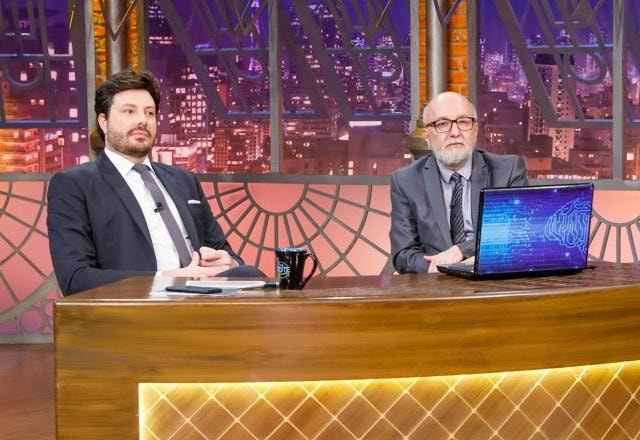 Danilo Gentili e Jorge Maria no palco do The Noite.