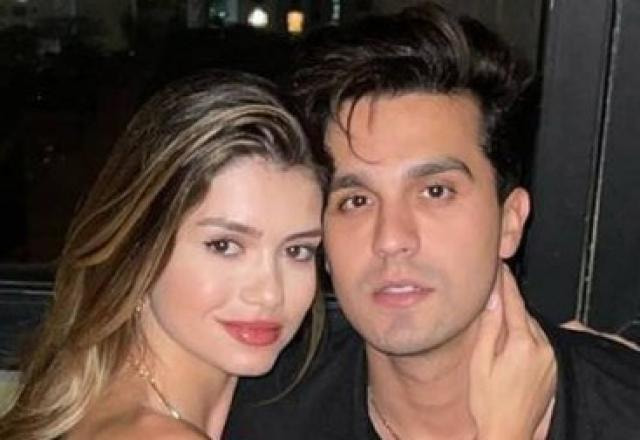 O cantor Luan Santana e a namorada, Izabela Cunha