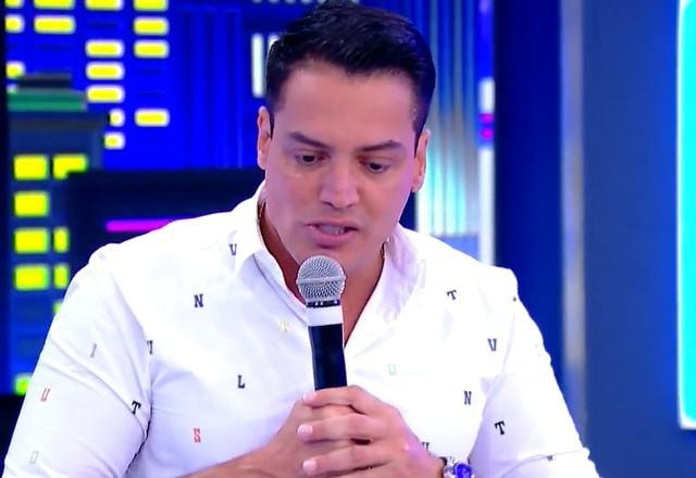 Leo Dias durante o Programa do Ratinho.