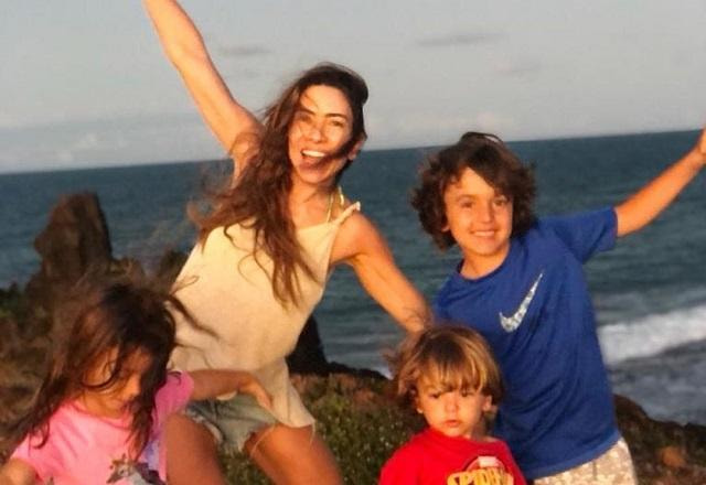 Patricia Abravanel com os filhos