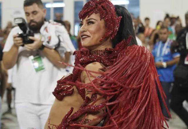 Paolla Oliveira no Carnaval.