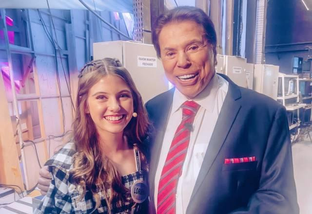 Lorena Queiroz ao lado de Silvio Santos