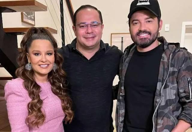 Maiara, Padre Luiz Henrique e Fernando Zor posam lado a lado