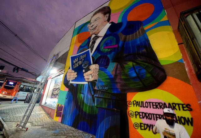 Mural em homenagem a Silvio Santos