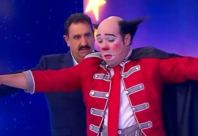 Palhaço Gleyston e o apresentador Ratinho durante o programa.