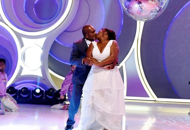Lumar e Cássia se beijando