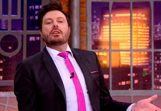 Danilo Gentili com cara de bravo