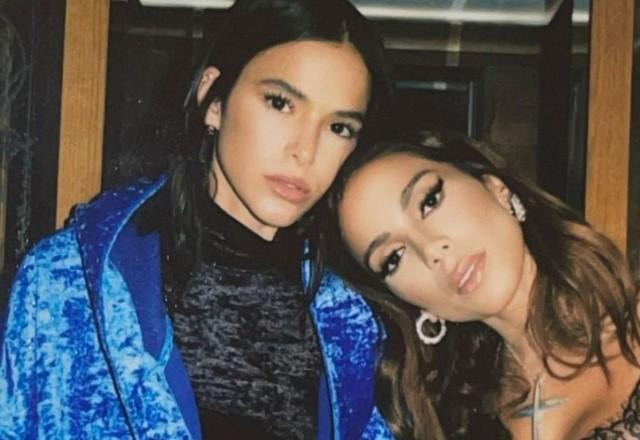 Bruna Marquezine e Anitta posam lado a lado na Semana de Moda de Paris