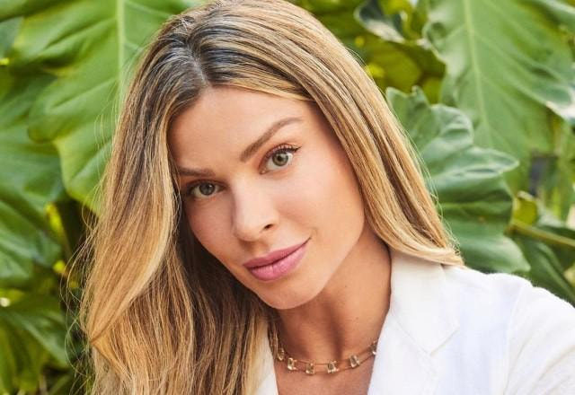 SBT TV | De biquíni, Grazi Massafera desfila corpão em frente ao espelho, e  web reage: \"Desacato\"