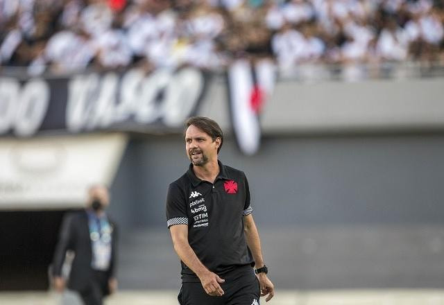 Vasco demite o técnico Maurício Souza após derrota para o Vila Nova