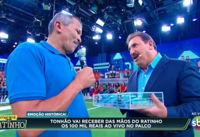 Tonhão e o apresentador Ratinho durante o Gol Show.