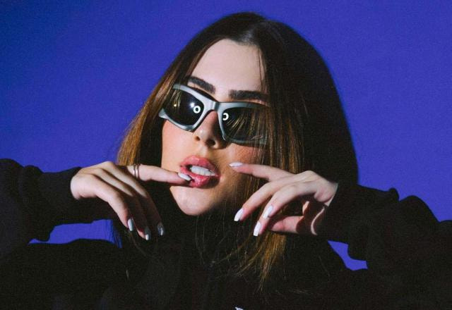 Jade Picon de óculos escuros e moletom