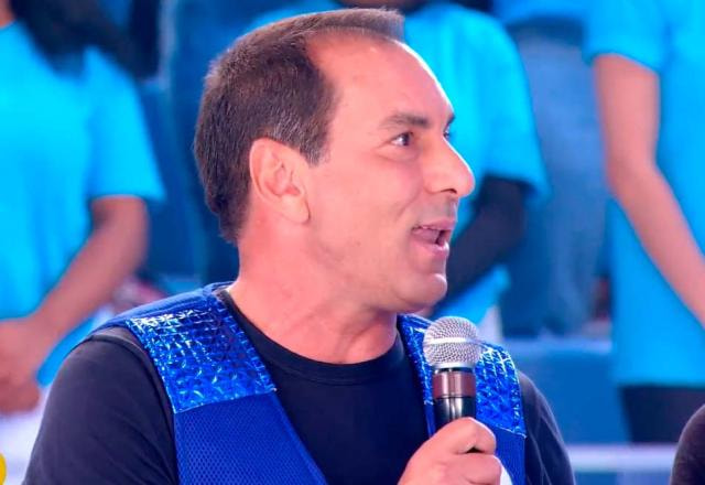 Edmundo participa do Passa ou Repassa no time azul