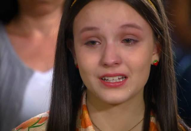 Manuela chorando