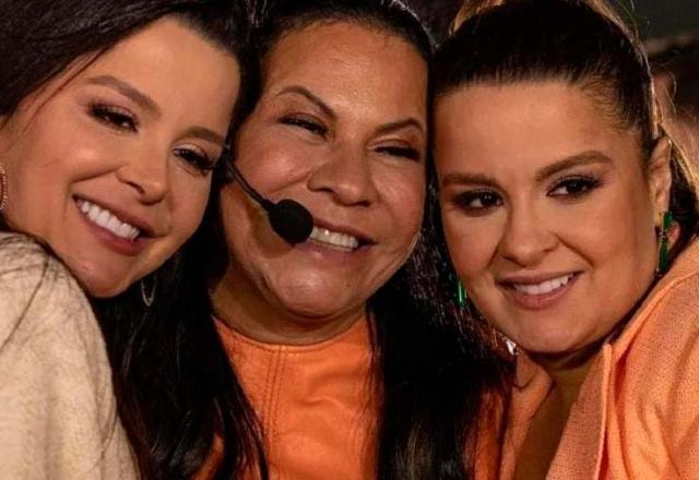 Maiara, Maraisa e a mãe de Marilia Mendonça no meio das duas