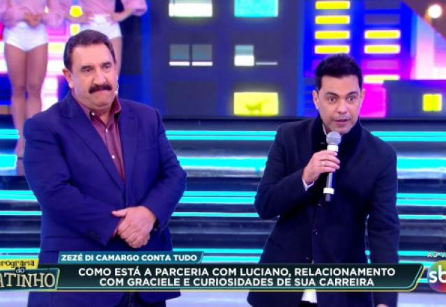 O apresentador Ratinho e Zezé Di Camargo no palco do do programa.