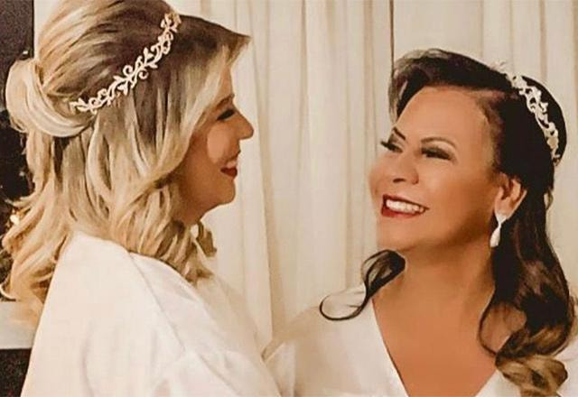 dona ruth e marília se olhando