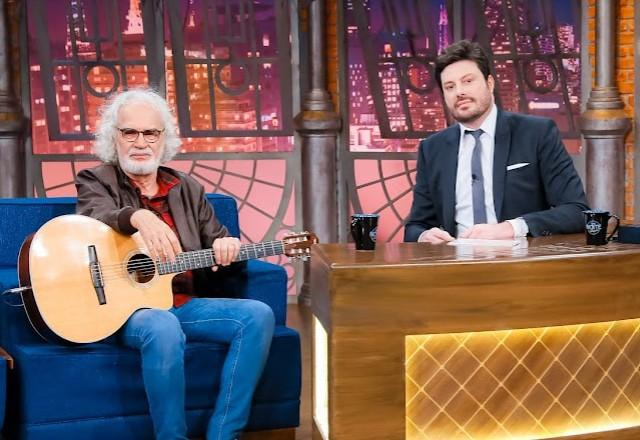 Renato Teixeira e Danilo Gentili durante o The Noite.