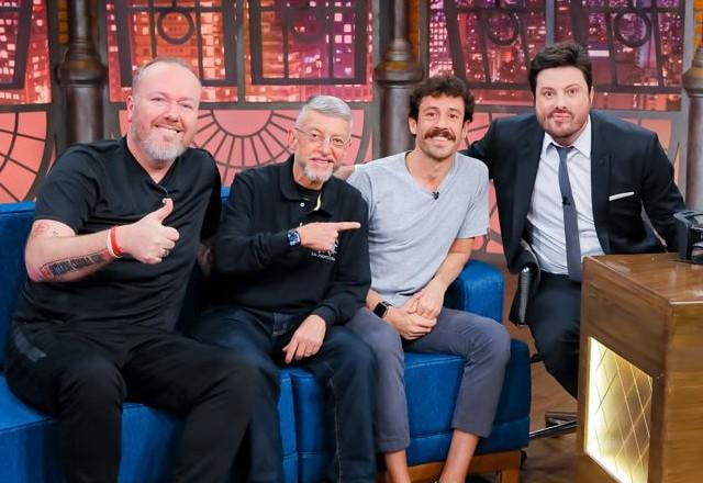 Duda Garbi, Farid Germano, Fabiano Baldasso e Danilo Gentili posam juntos para foto.