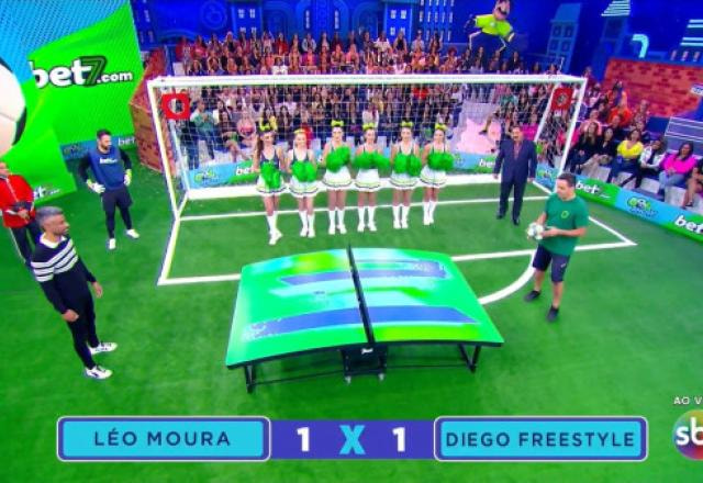 O apresentador Ratinho, Léo Moura e Diego Freestyle durante o Gol Show.