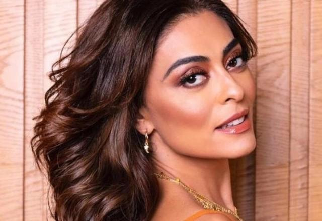 Juliana Paes posa para foto.