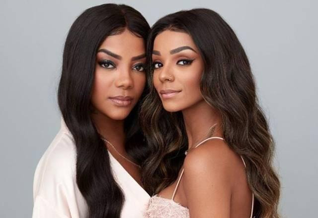 Ludmilla e Brunna Gonçalves posam juntas para foto.