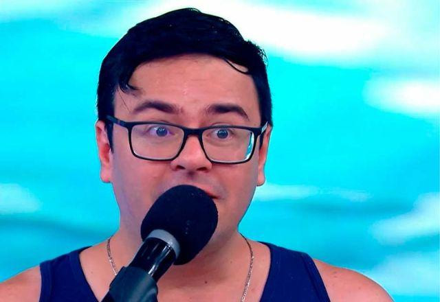 Imitador do Quico rouba a cena no Desafiando o Maestro