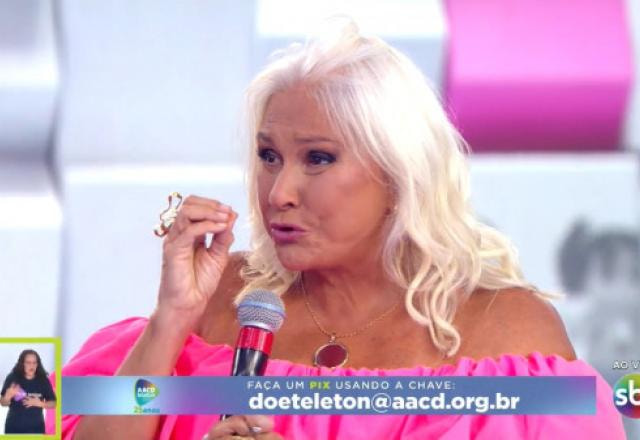 Fafá de Belém durante o Teleton 2022.