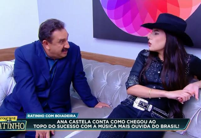 O apresentador Ratinho e a cantora Ana Castela durante o programa.