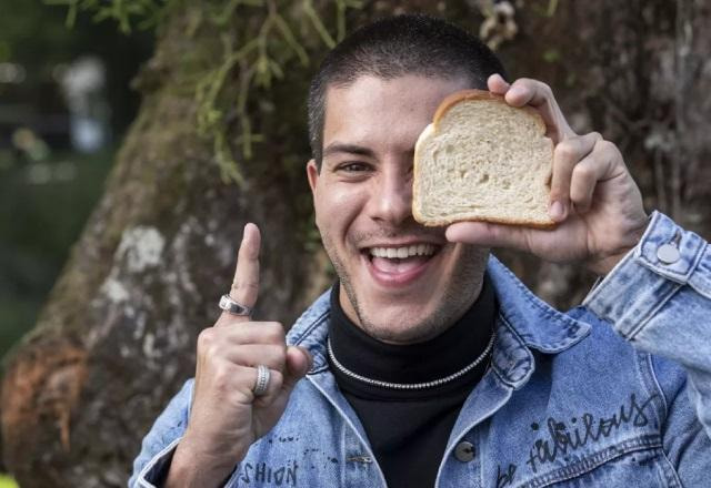 Arthur Aguiar pão