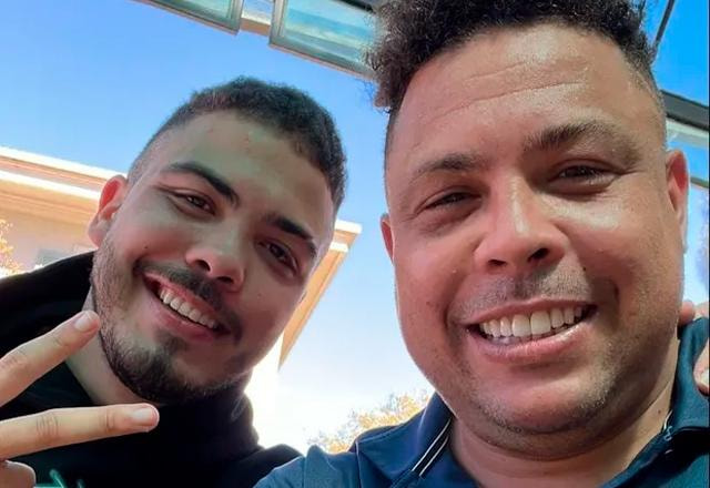 Ronaldo Fenômeno e Ronald sorrindo