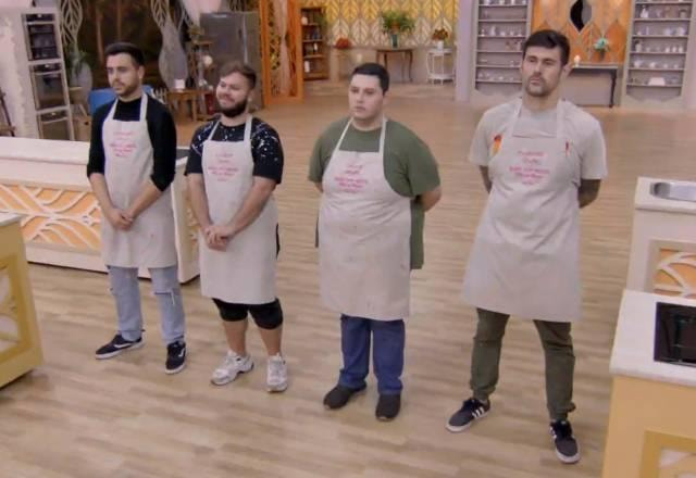 Leonardo, Camilo, Lucas e Fabiano na tenda do Bake Off Brasil