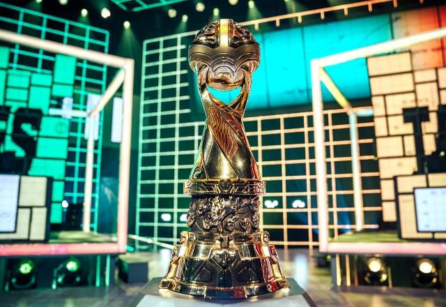 Foto do troféu do Mid-Season Invitational 2022