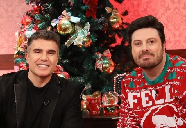 Jarbas Homem de Mello e Danilo Gentili posam juntos para foto.