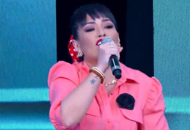 Milene Pavorô durante o Programa do Ratinho.