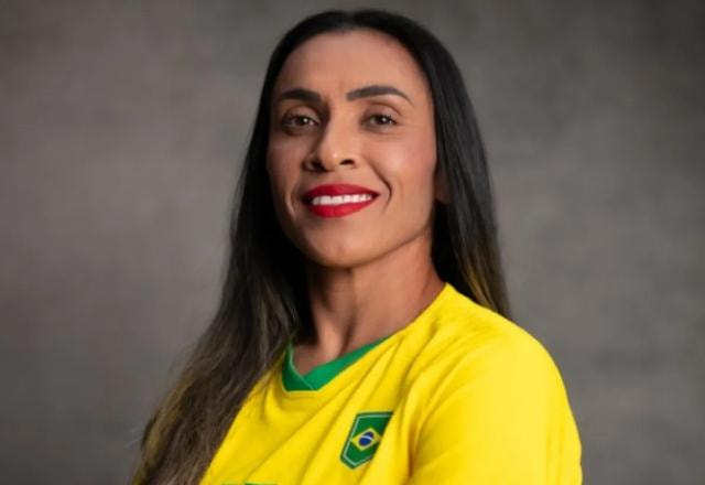 Foto de Marta com a camisa da seleção brasileira de futebol feminino
