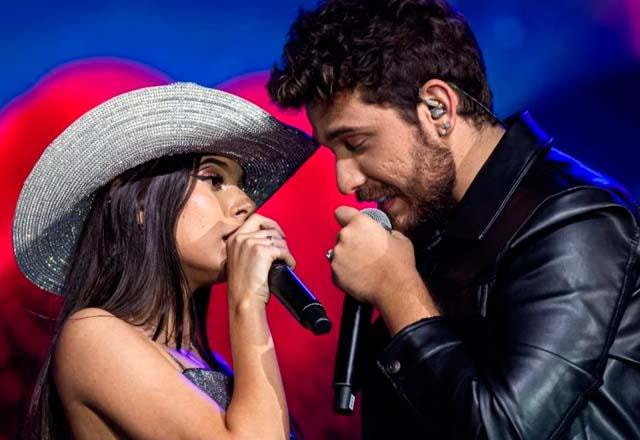 Ana Castela e Gustavo Mioto cantando juntos.